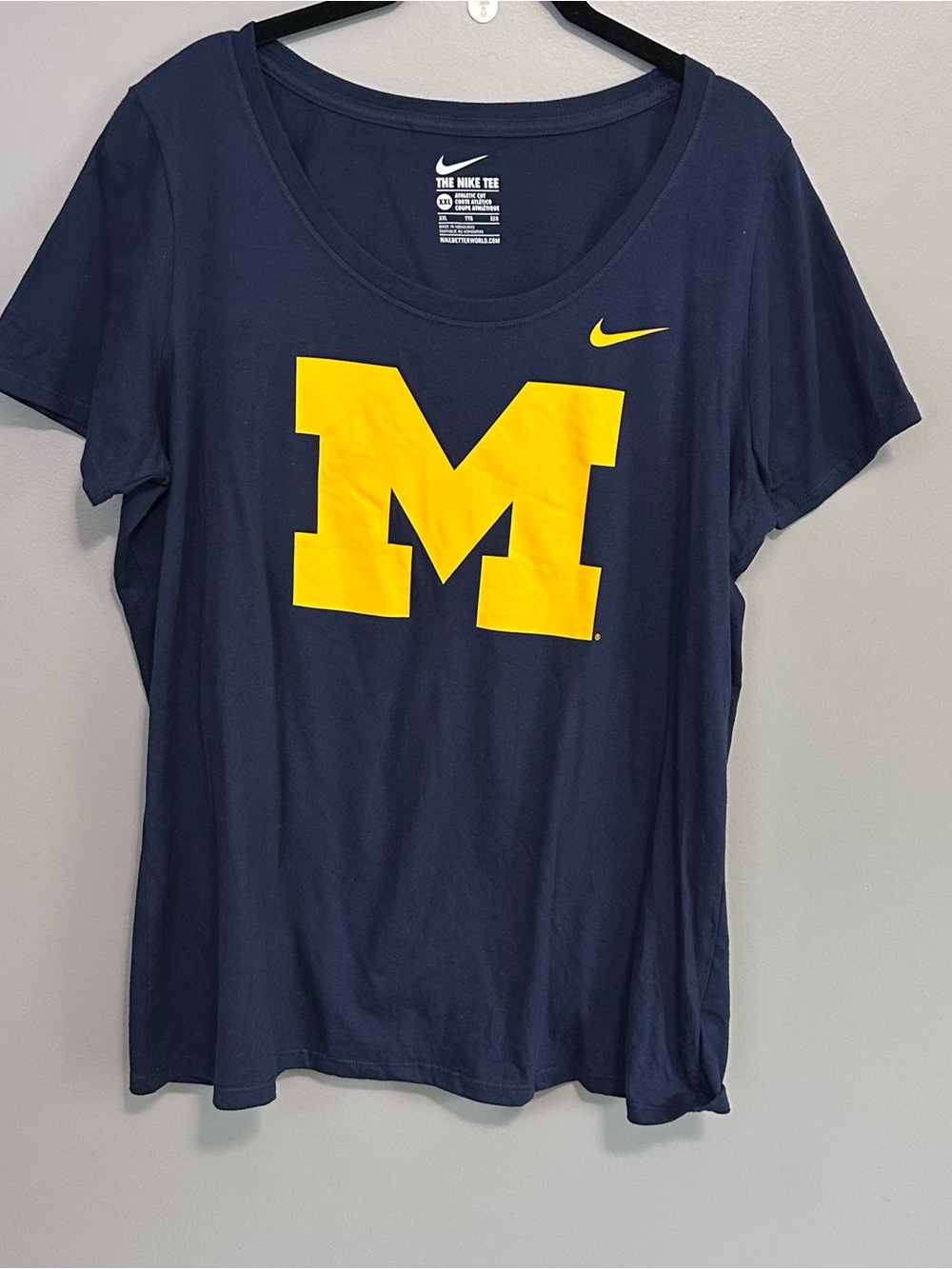 Nike Michigan Wolverines T-Shirt Women’s XXL Athletic Fit Blue Yellow Swoosh NWT
